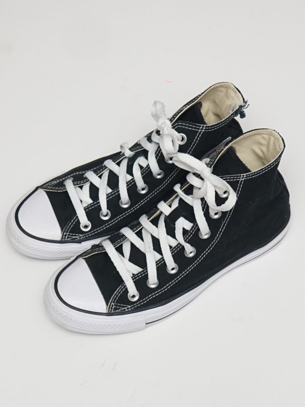 Converse All Star Chuck Taylor’s Black/White High Tops Women’s 8 Men’s 6